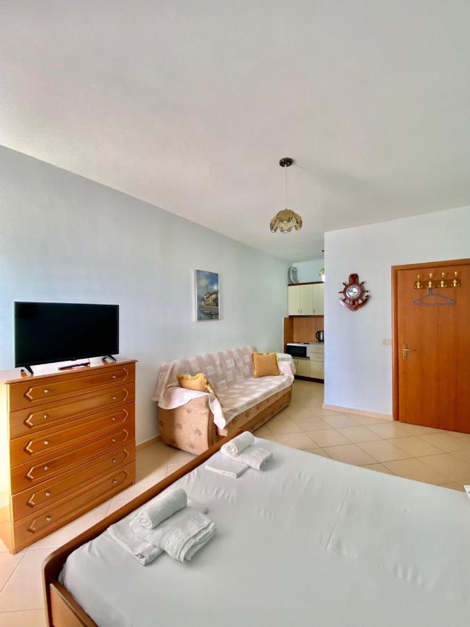 Caramel Sun Studios Apts Sarandë Esterno foto