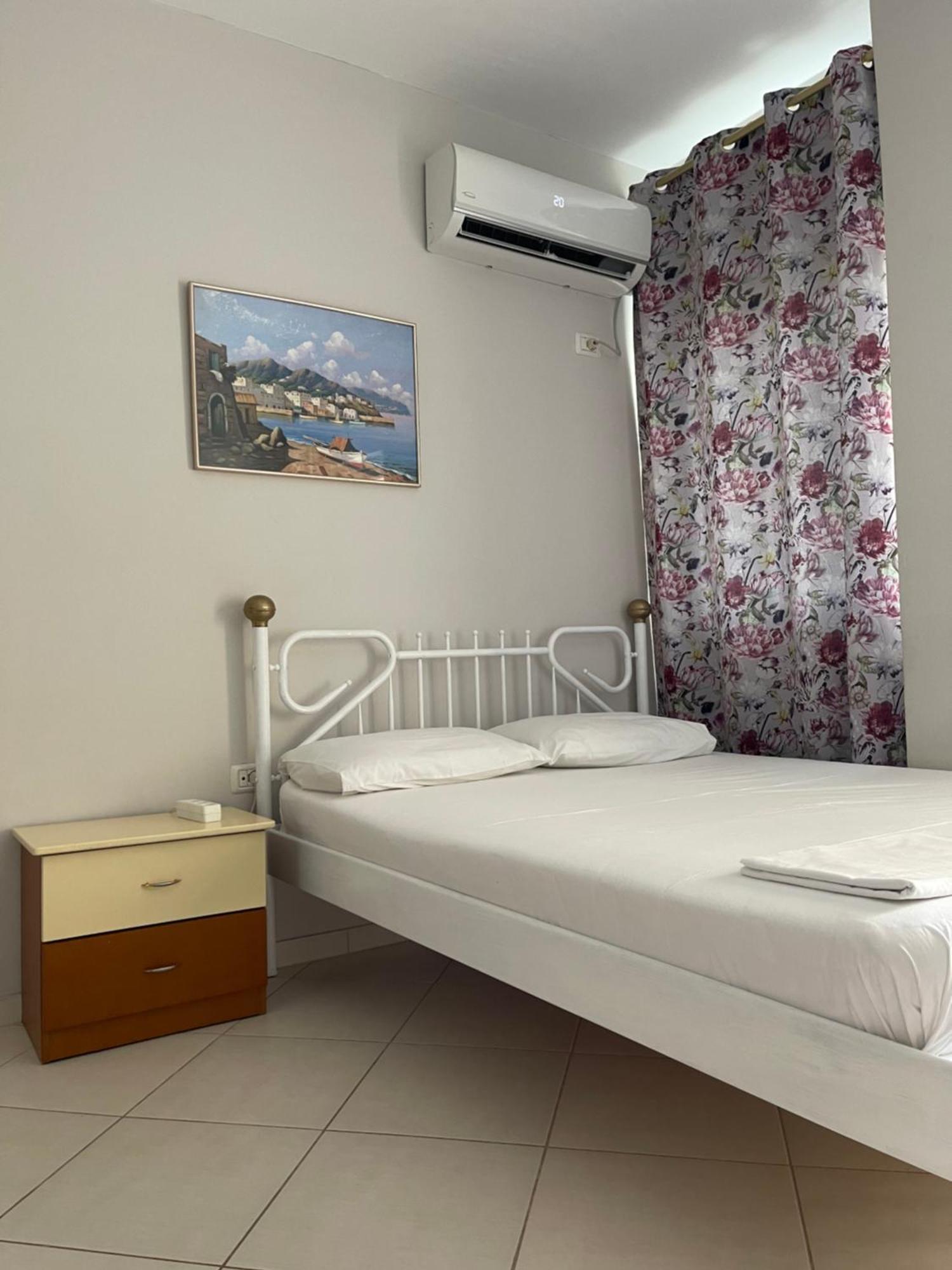Caramel Sun Studios Apts Sarandë Esterno foto